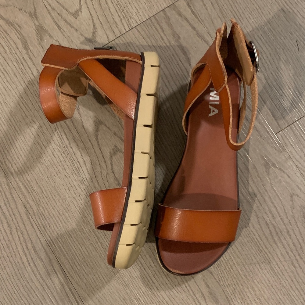 Mia Sandals
